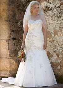 Just changed wedding dress to ivory-wedding colors are white, black and red. Will this work? Wedding