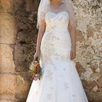 Just changed wedding dress to ivory-wedding colors are white, black and red. Will this work? Wedding