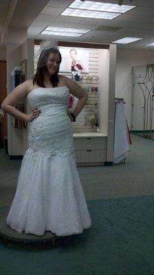 Went dress shopping [pics] and found THE church!! =]