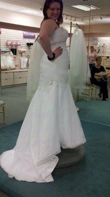 Went dress shopping [pics] and found THE church!! =]