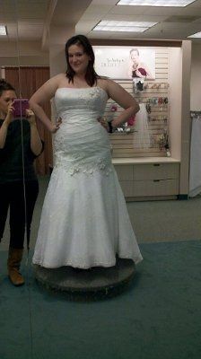 Went dress shopping [pics] and found THE church!! =]