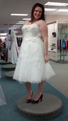 Went dress shopping [pics] and found THE church!! =]