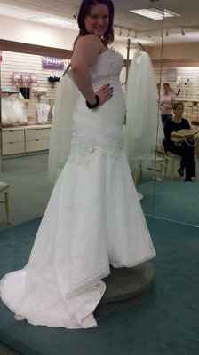 Went dress shopping [pics] and found THE church!! =]