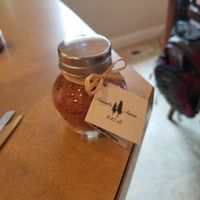 Show Off Your Wedding Favors!