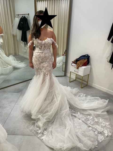 Anyone wear an Enzoani dress/ or a mermaid dress to the reception? Is it hard to move? Help - 1