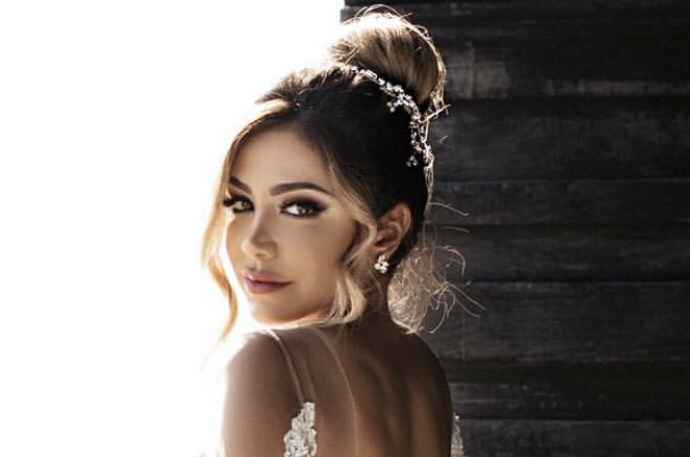 Hair up or down? - 3