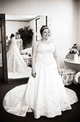 post your wedding  dress pic thanks.