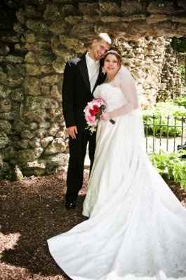 post your wedding  dress pic thanks.