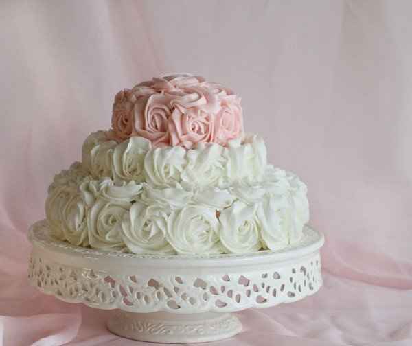 spin off another thread: Who is DIYing your wedding cake?