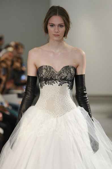 honest opinion, what do you think of the dresses in this runway show?