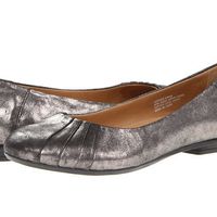 I wanna see your FLAT wedding shoes!