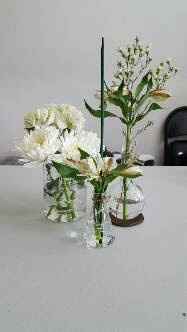 Practiced my Centerpieces, Bouquets and Boutinneres! Opinions please :)