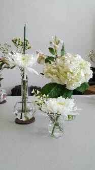 Practiced my Centerpieces, Bouquets and Boutinneres! Opinions please :)