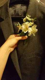 Practiced my Centerpieces, Bouquets and Boutinneres! Opinions please :)