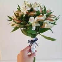 Practiced my Centerpieces, Bouquets and Boutinneres! Opinions please :)