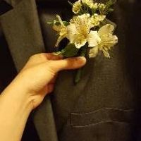 Practiced my Centerpieces, Bouquets and Boutinneres! Opinions please :)