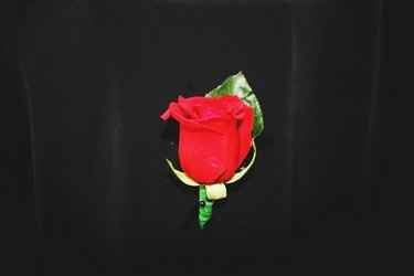 Do bride and groom flowers have to match?