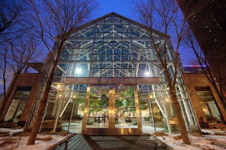 Centerpieces and TALL ceilings!!