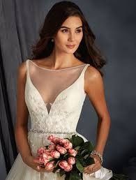 hairstyle with fingertip/elbow length veil