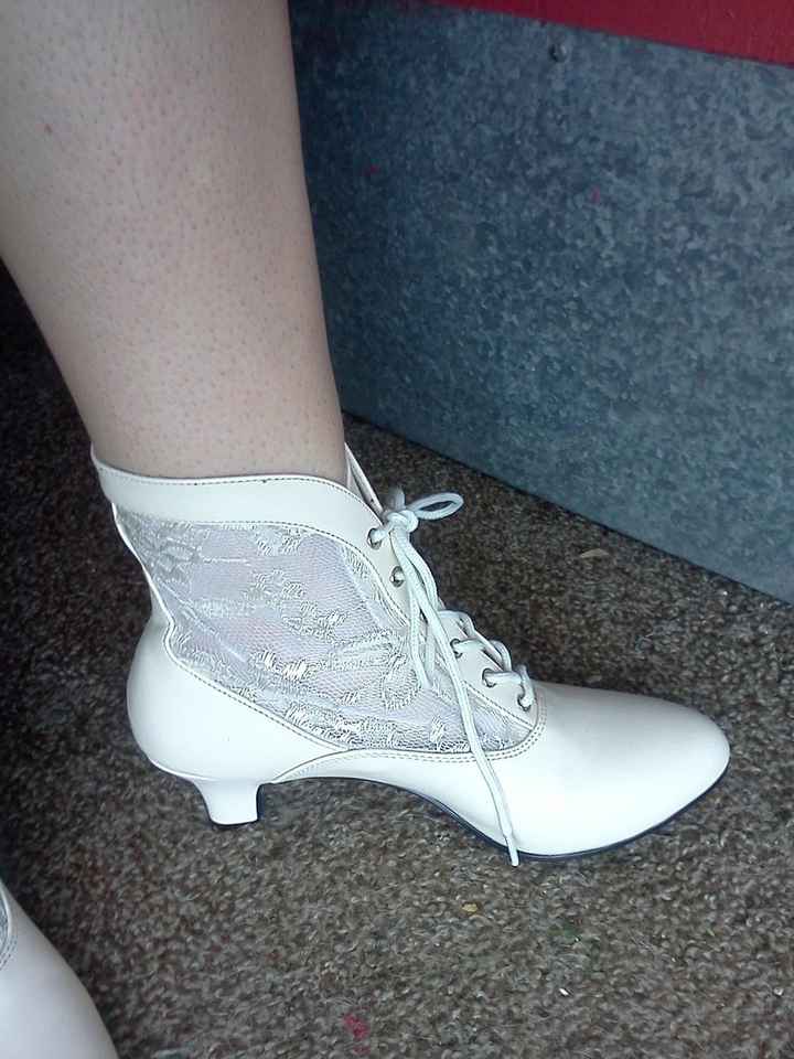 My wedding shoes just got here! *Pics*