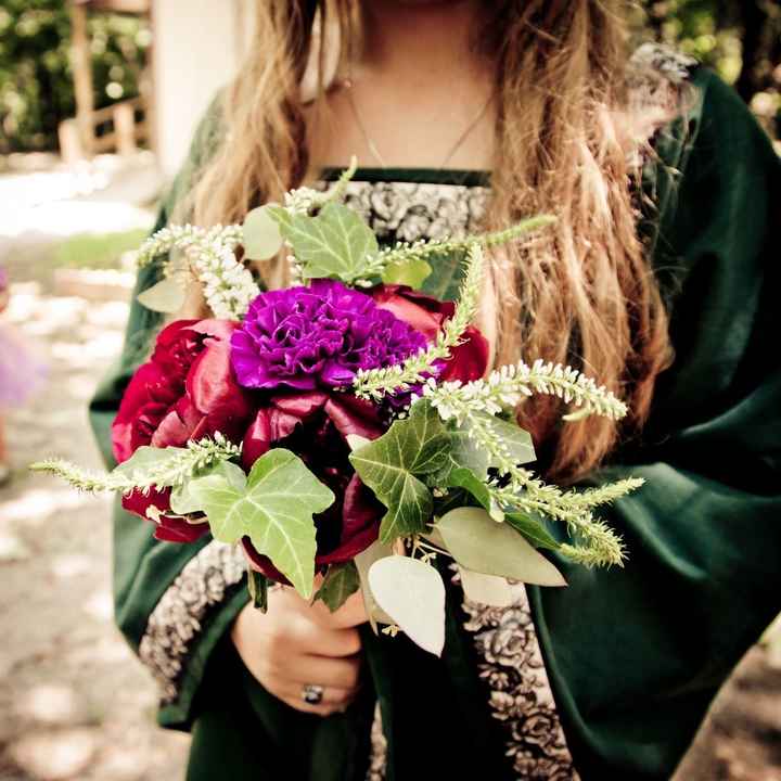 Let's see your flowers/bouquets/bouquet alternatives!