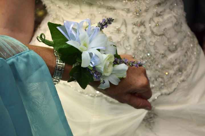 Let's see your flowers/bouquets/bouquet alternatives!
