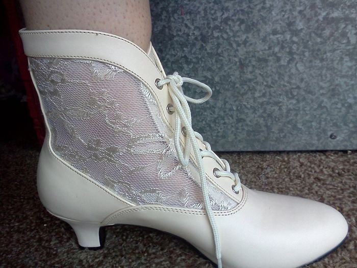 My wedding shoes just got here! *Pics*