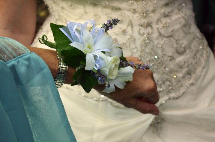 Let's see your flowers/bouquets/bouquet alternatives!