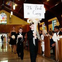 DIY Here comes the bride sign