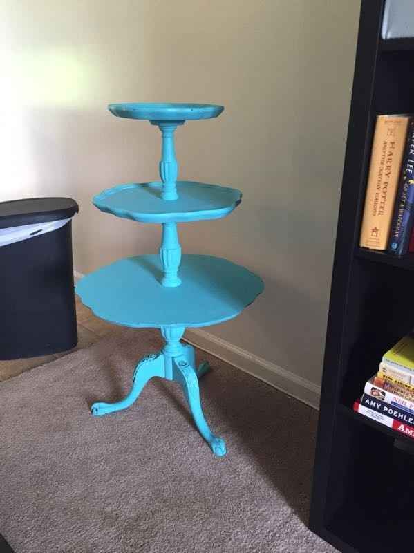 Cupcake table!