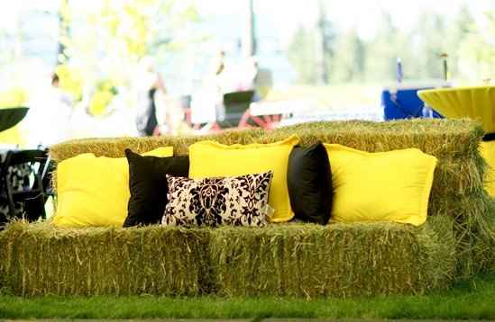 Guest Seating Hay Bales Weddings Style And Decor Wedding Forums Weddingwire