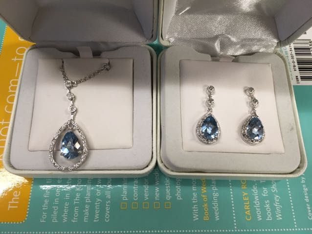 Show off your bridal jewelry - 1
