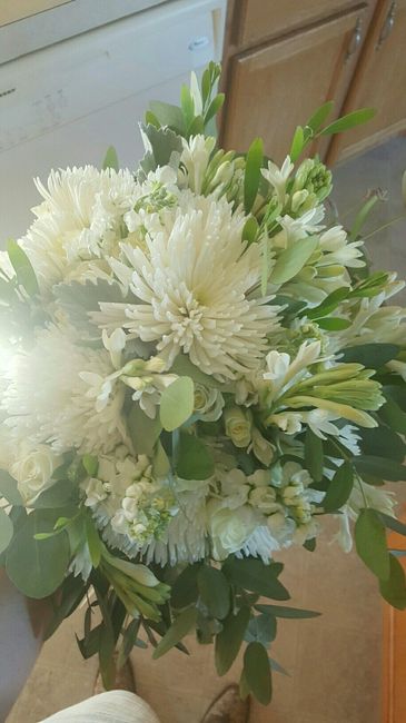 , let's see your wedding bouquet  ladies!!
