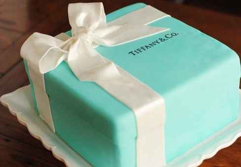 How will your wedding cake look like???? Do you have pictures????