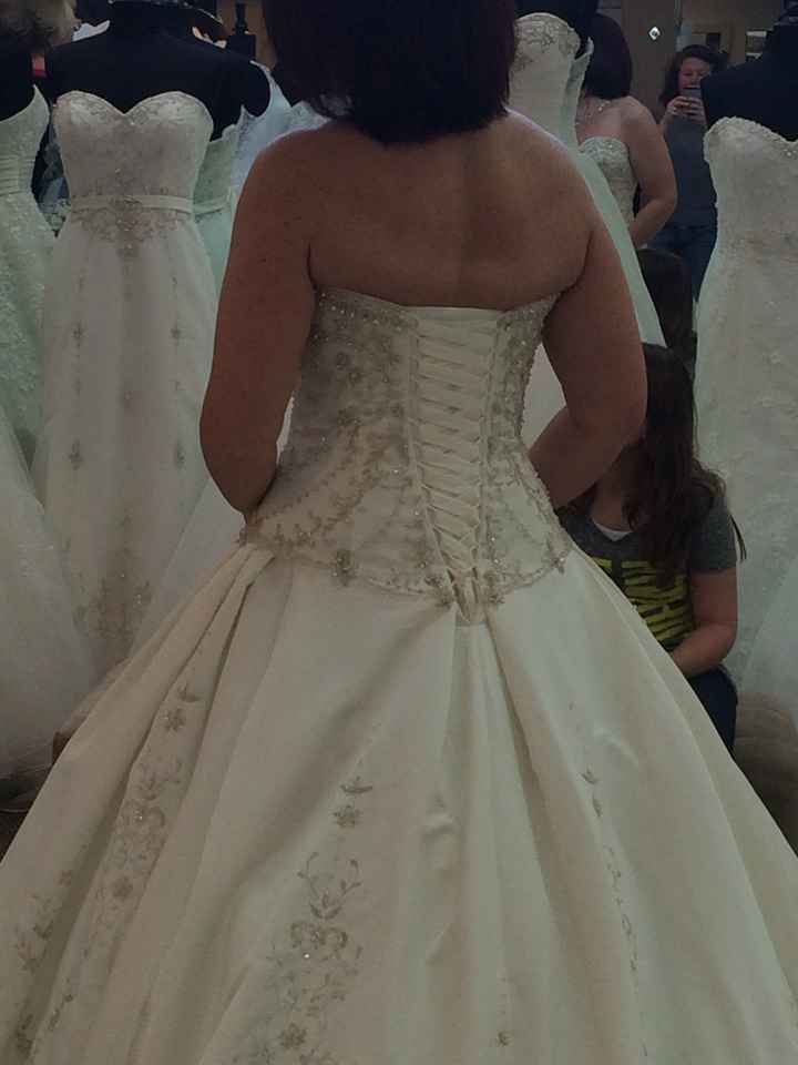 I can finally participate in dress porn posts with pictures of MY dress with ME in it!!!!