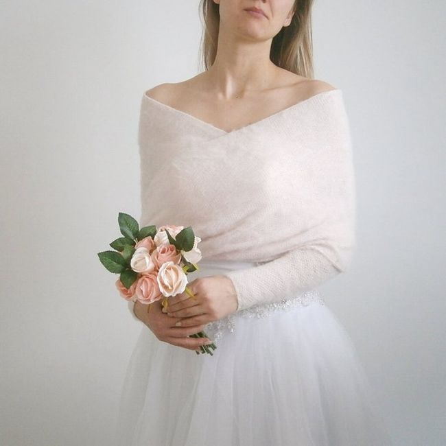 Does anyone know where I might find something like this in ivory, gray/tan, or dusty blue for a reas