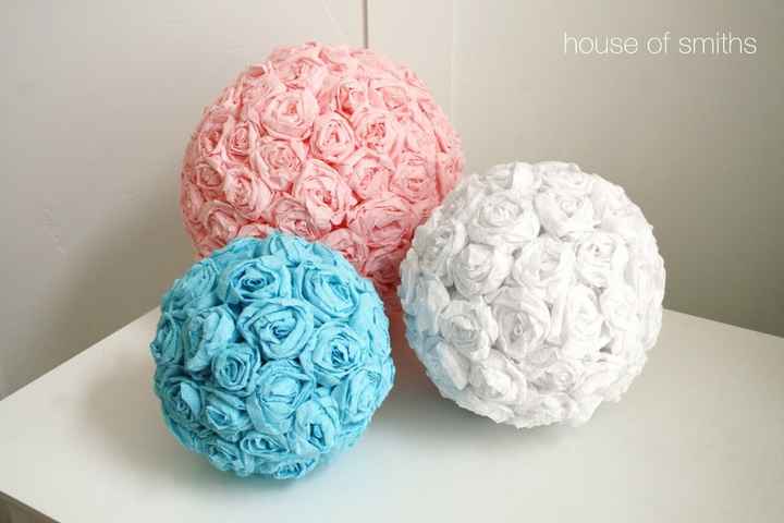 Paper tissue flowers