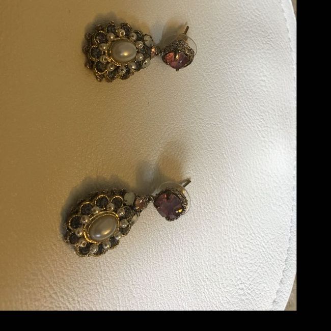 What jewelry is everyone wearing? - 1