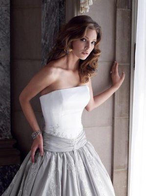Possible wedding dress *pics*