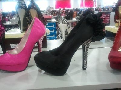 I can't stop looking at shoes ...