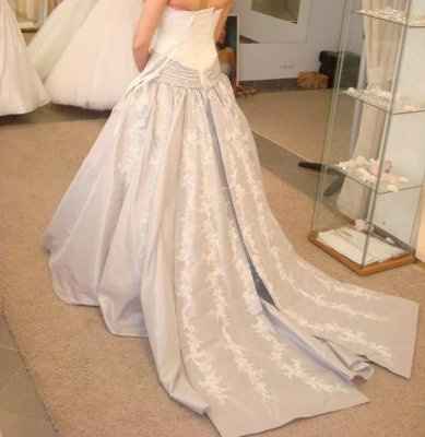 Possible wedding dress *pics*