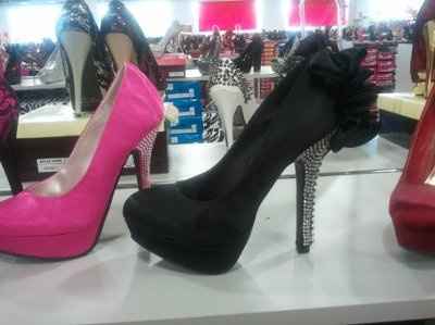 I can't stop looking at shoes ...