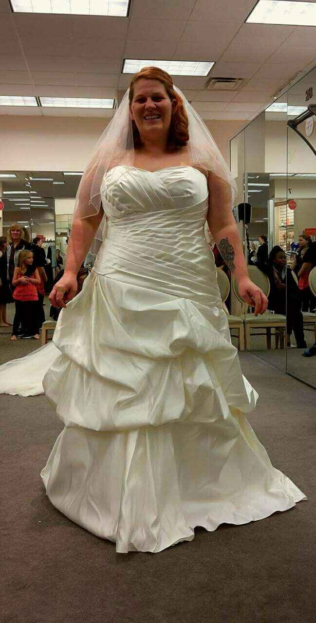 Maybe found the dress!!