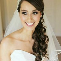 Talk to me about veils and hair accessories!