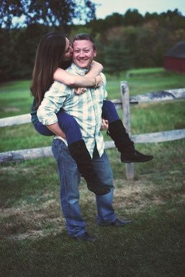 Show me your favorite Engagement Pictures!