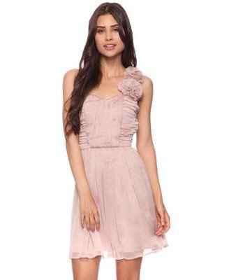 Do you know who makes this dress?