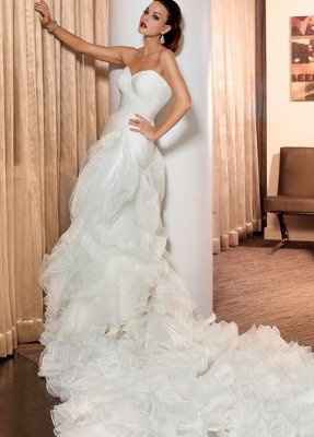 WOW look at this dress...