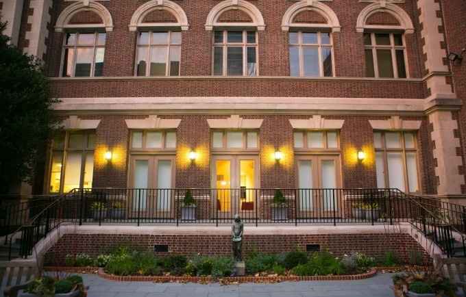 Would you book alternative / non-traditional wedding venues?