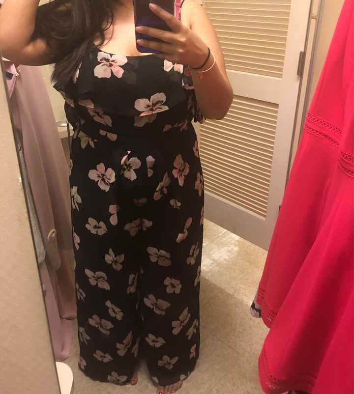 Engagement photo outfit opinion - 1