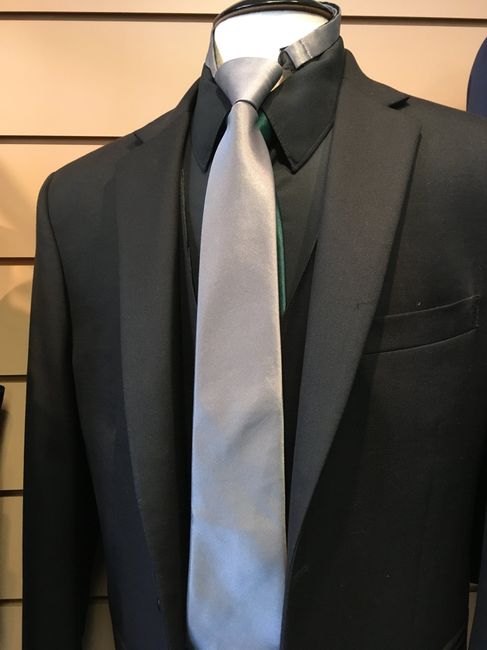 Tuxedos... matching vest to tie or tux colour? 5